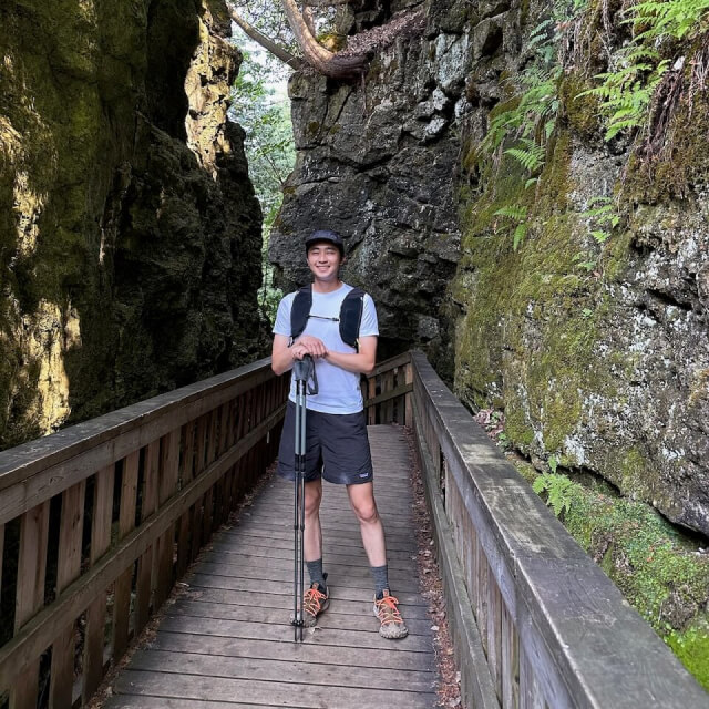 Jonathan hiking in Mono Cliffs